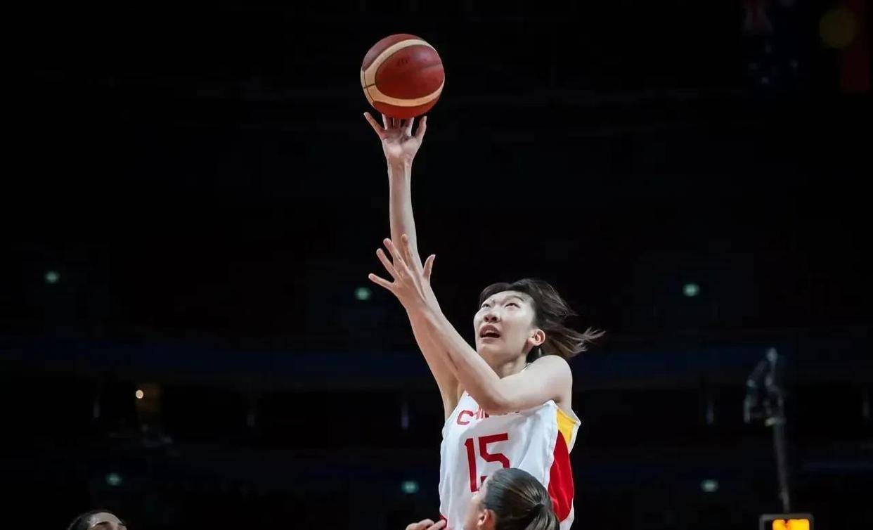 才华横溢的球员在比赛中大放异彩的简单介绍