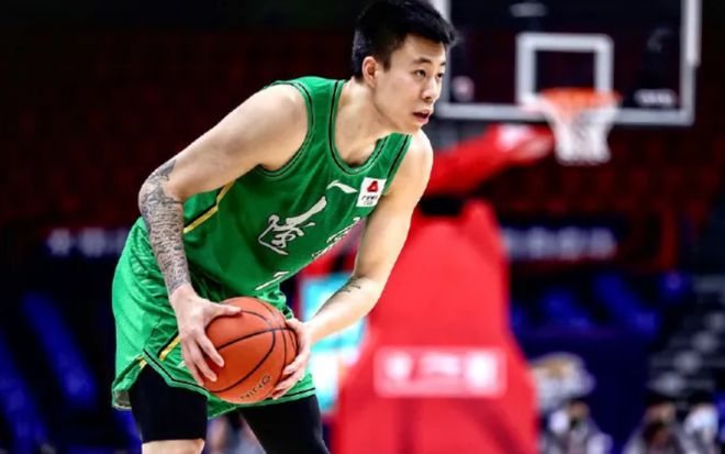 开云体育官网-埃瓦尔双杀对手，实现本赛季双杀的简单介绍