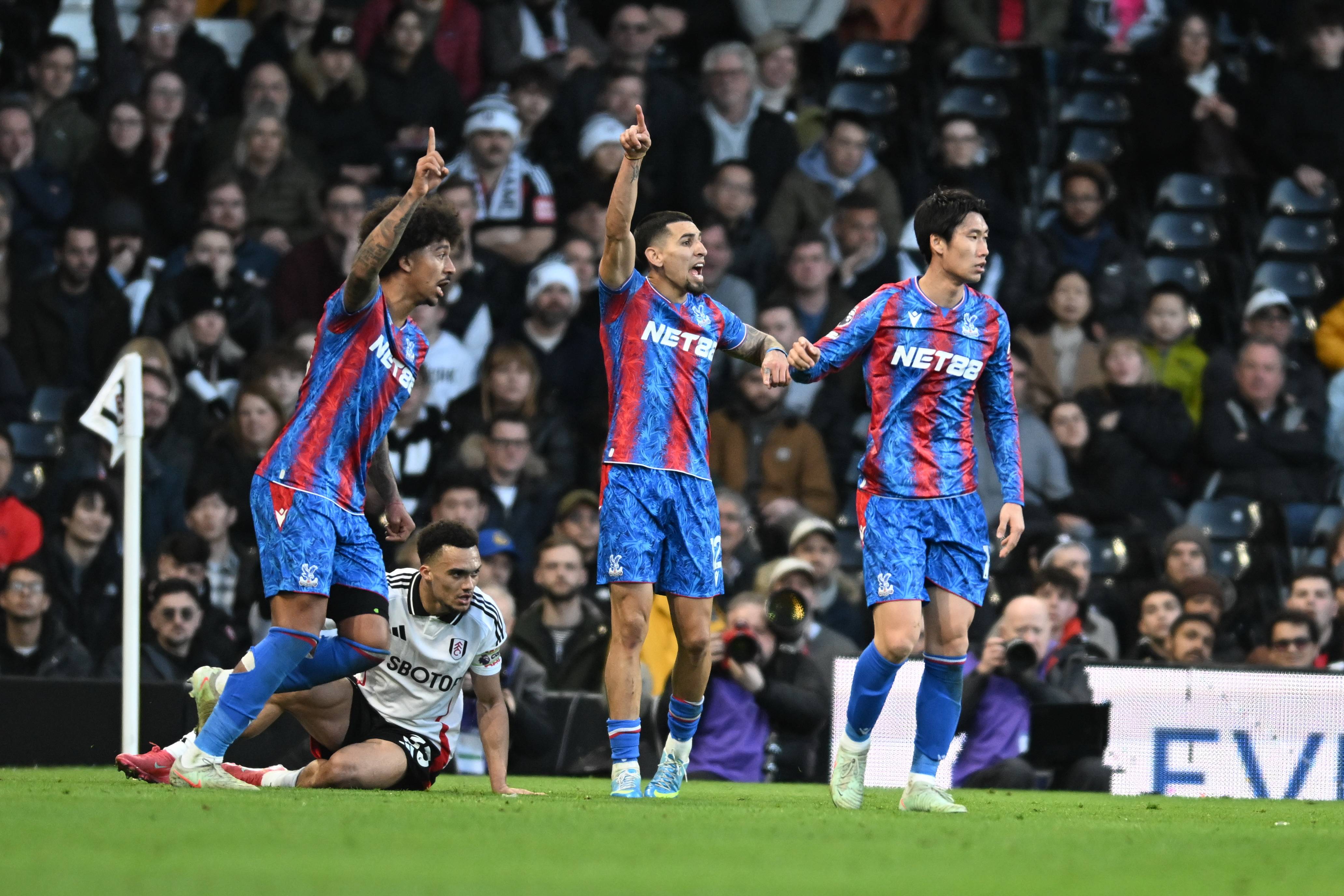 包含水晶宫主场不敌对手，遭受失利打击的词条