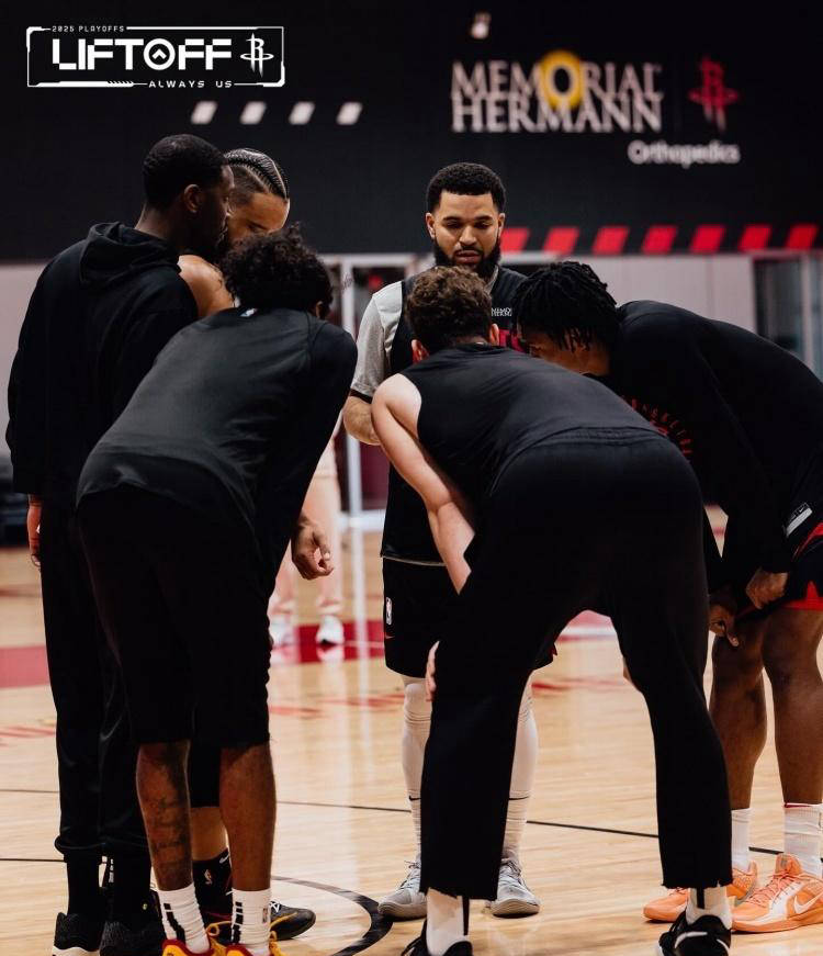 开云体育app下载-NBA季后赛即将开始，球队备战迎接挑战