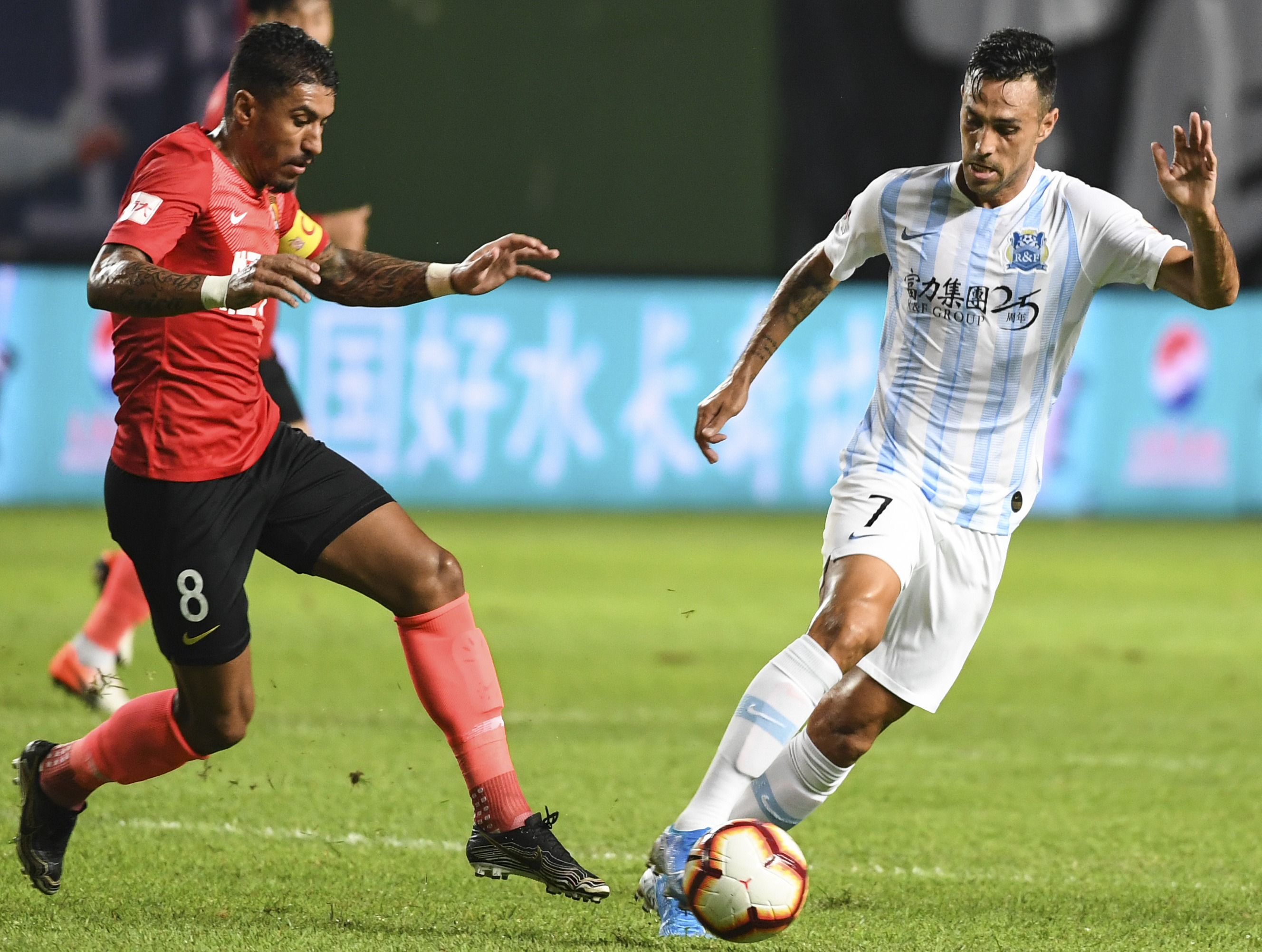 包含激战不断！天津泰达与大连一方鏖战不止的词条