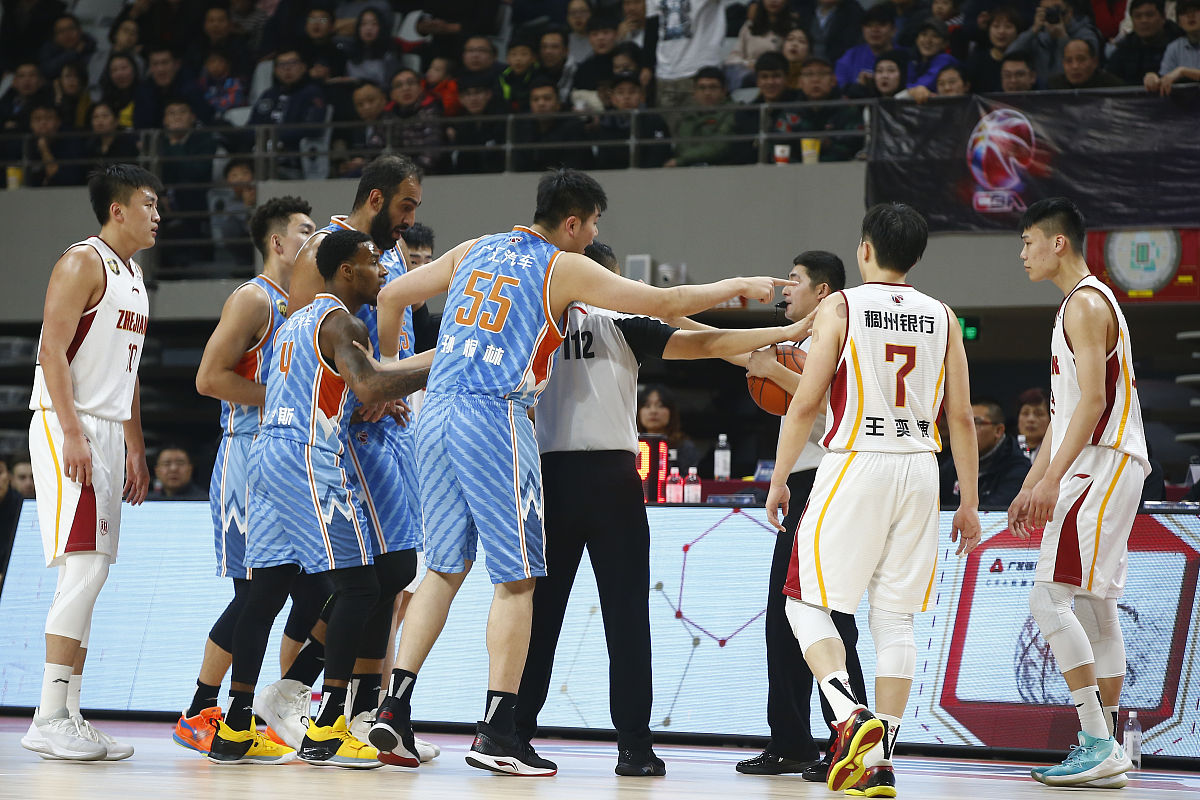 开云体育网站-关于热血沸腾的比赛场面，球员拼搏展现实力的信息