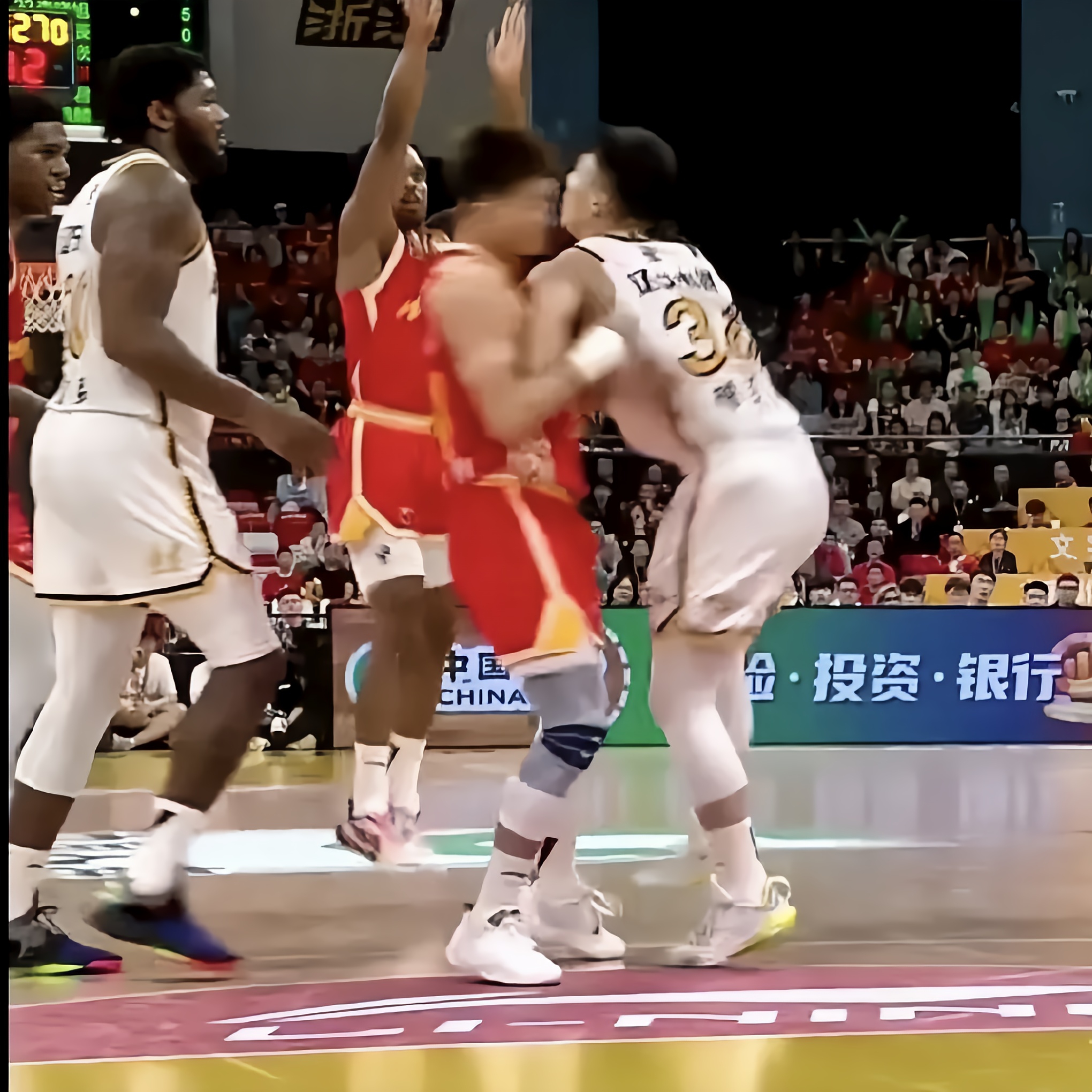 本季篮球联赛季后赛激战连连