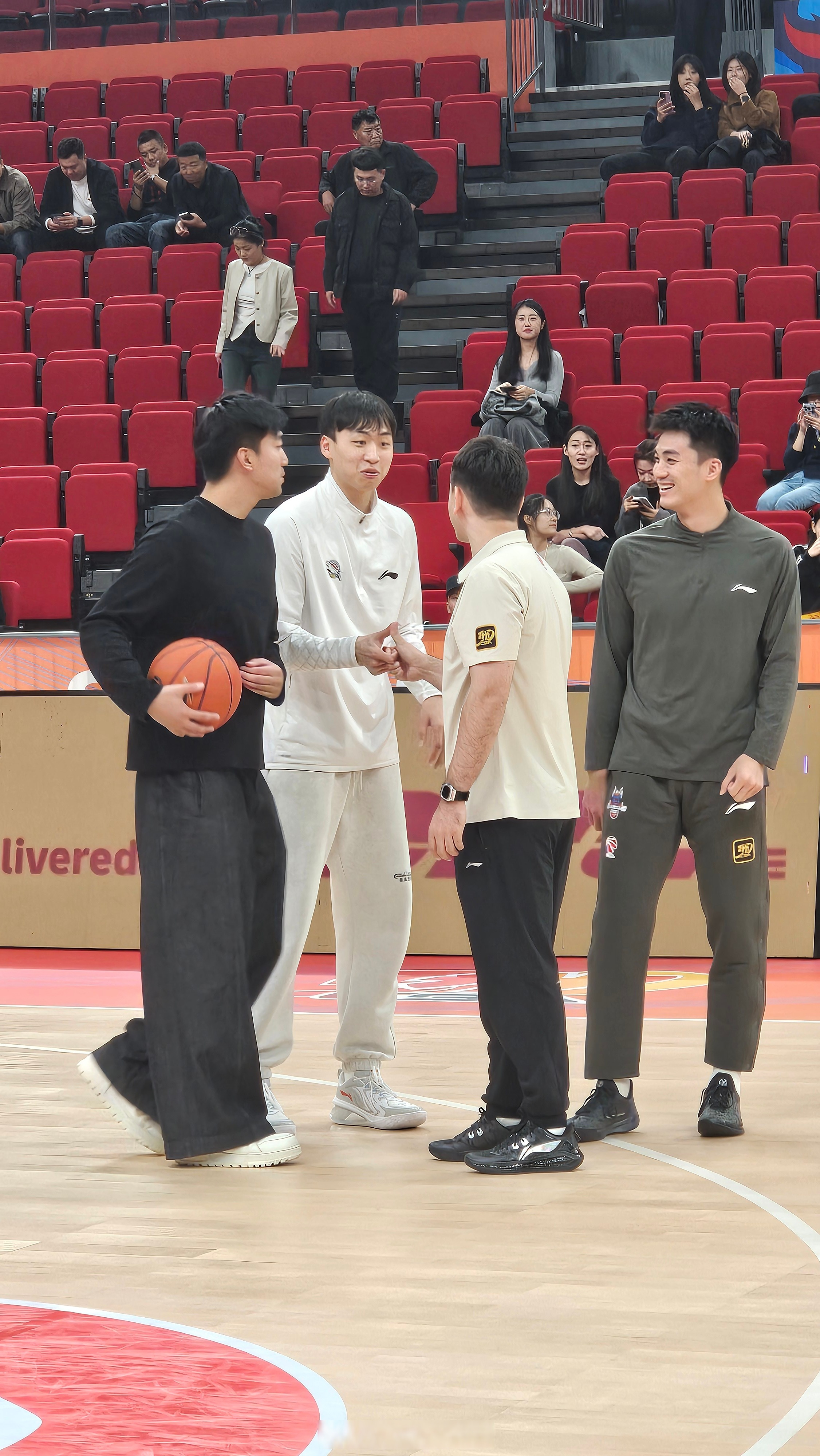 开云体育网页版登录入口-山东男篮对战新疆男篮，双方实力均衡