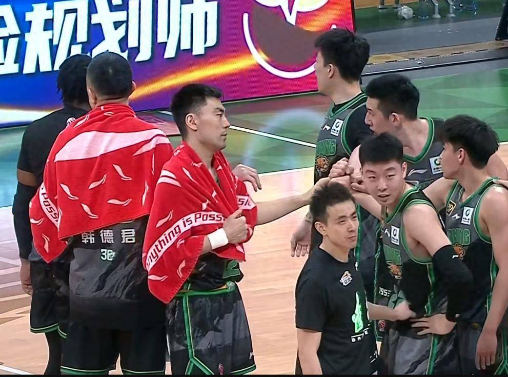 包含赛场上演绝杀好戏，球队成功逆袭翻盘的词条