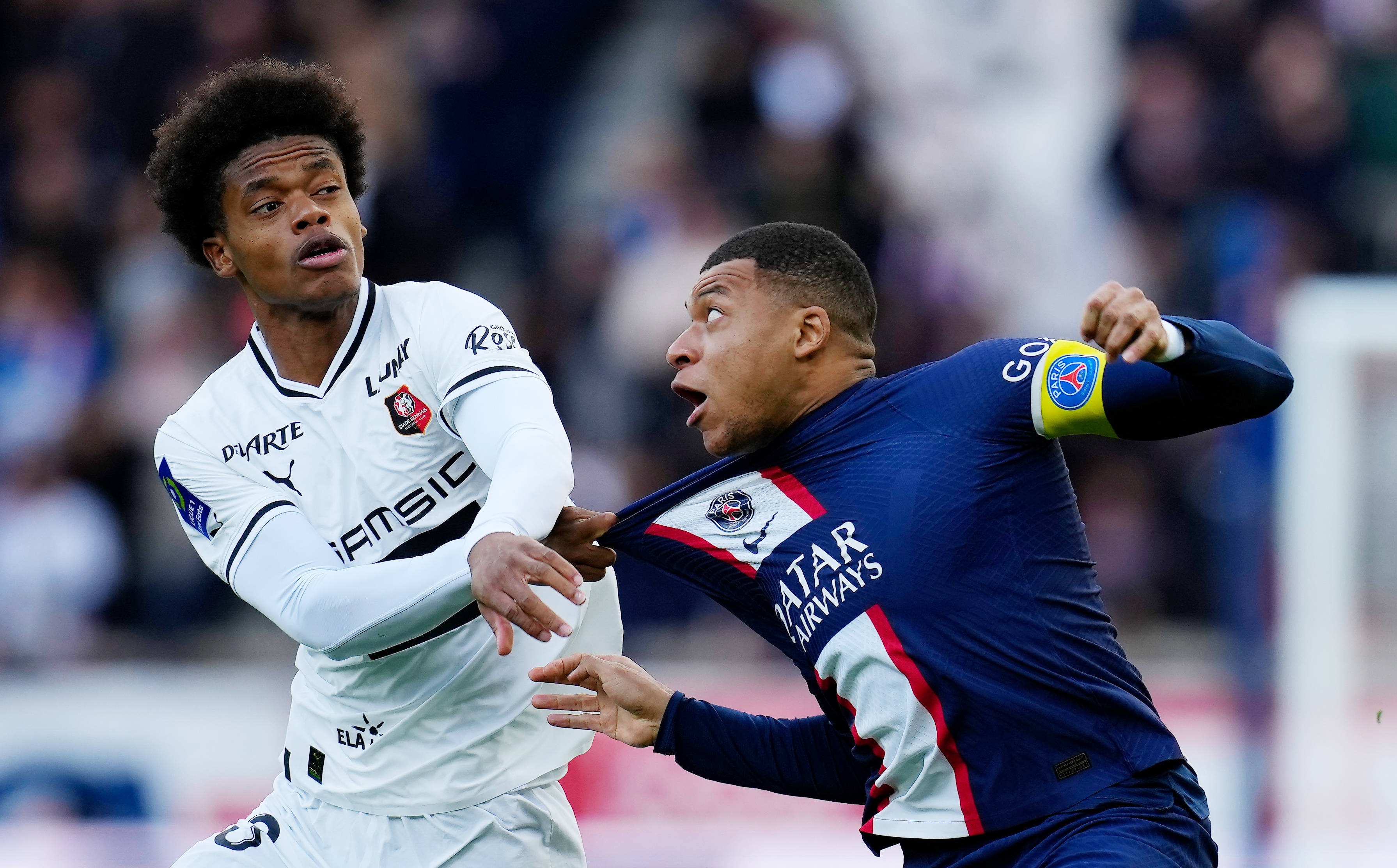 关于巴黎圣日耳曼主场击败曼城，保住晋级希望的信息