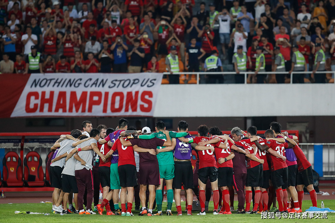 包含阿贾克斯主帅公布球队战术调整，争取更多胜利的词条