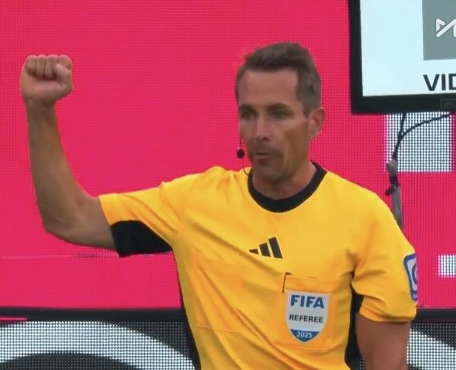 汉堡队遭遇意外失利，德甲前景蒙上阴影的简单介绍