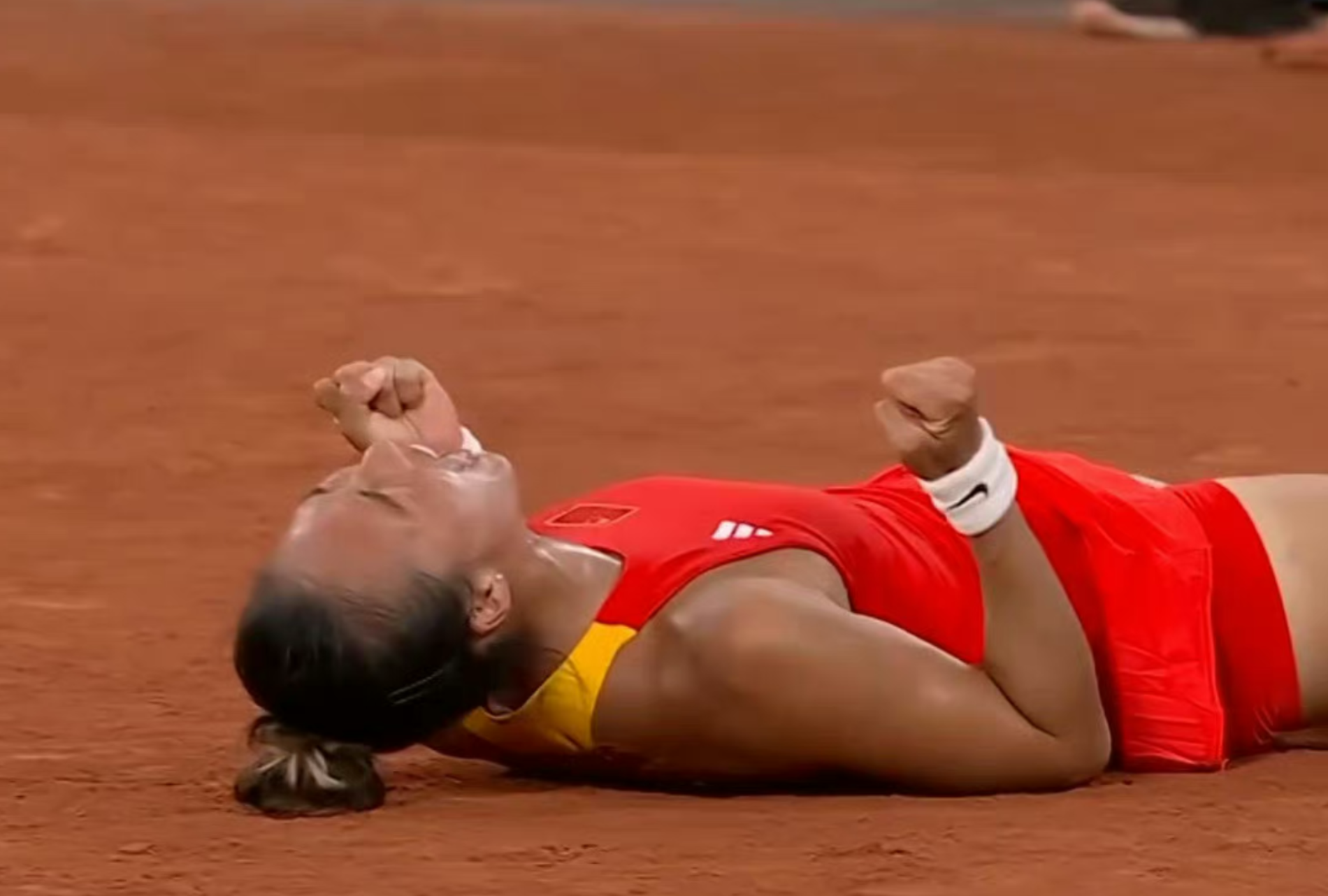 开云体育app-波兰队艰难杀入四强，晋级半决赛