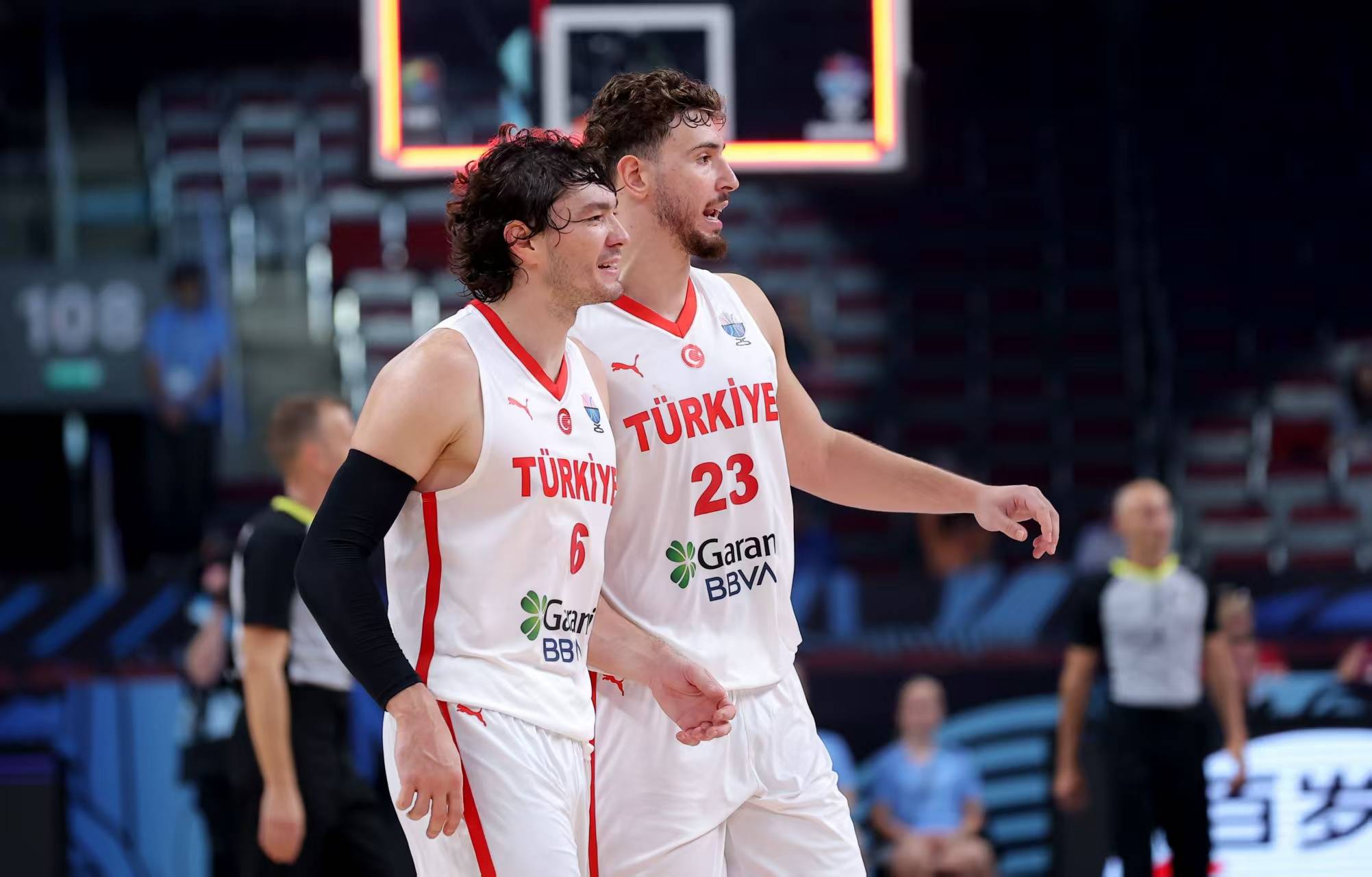 波兰队艰难杀入四强，晋级半决赛