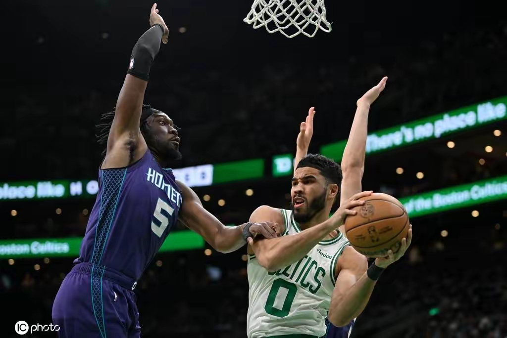 开云体育网页版入口-雄鹿客场战胜凯尔特人，实现反超