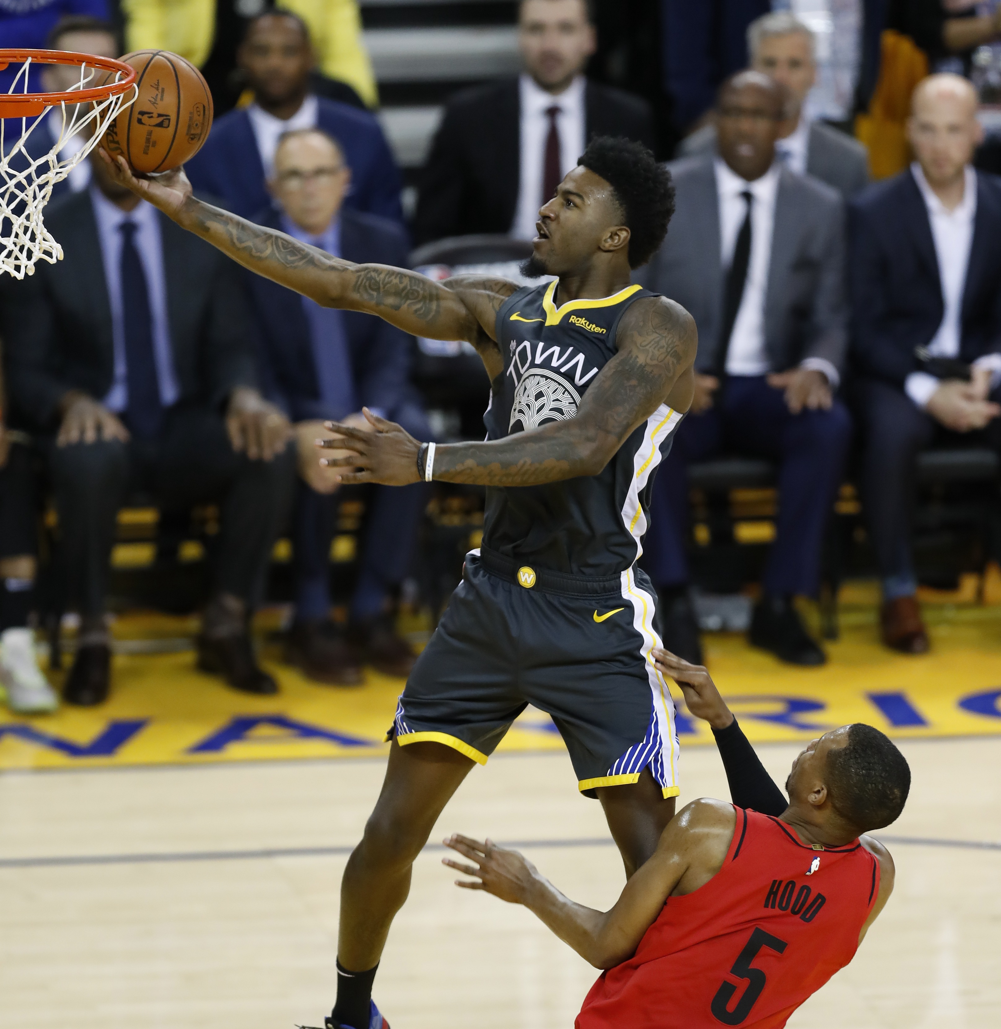 开拓者队逆转猛龙队晋级西部决赛