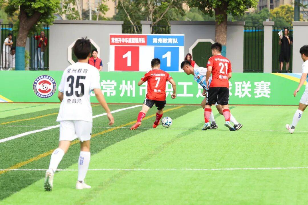 开云体育-大赛激战！足球联赛中的精彩看点