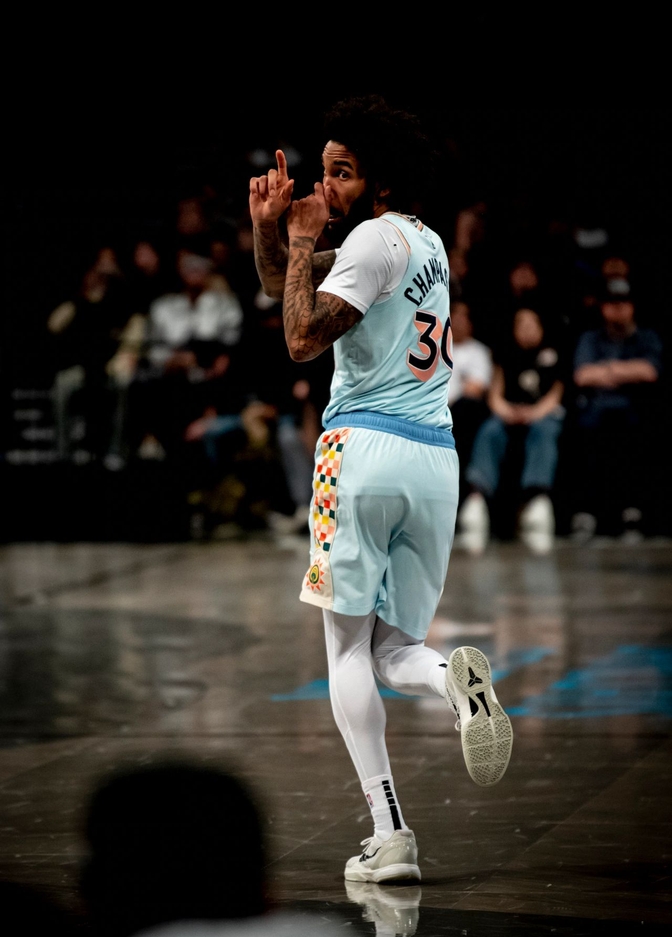 篮网惨败马刺，难以自拔