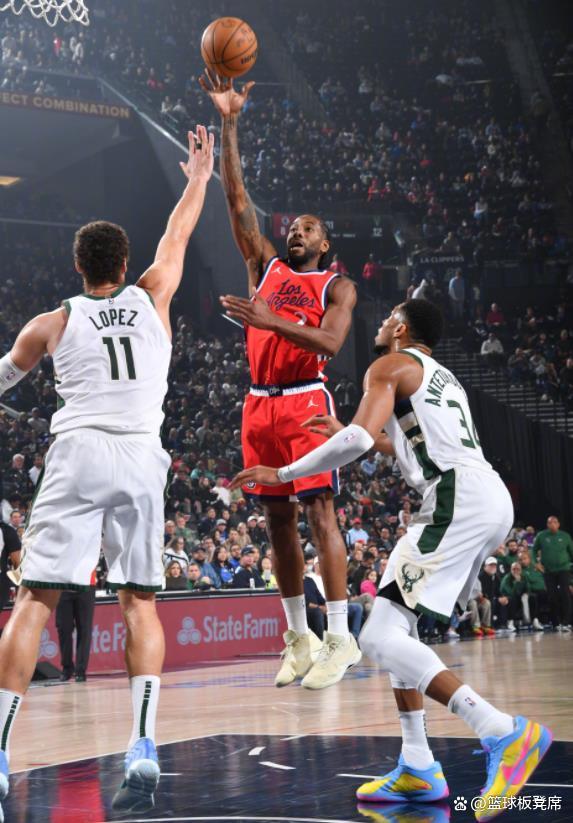 开云体育中国官网-快船队战胜雄鹿队，继续领跑联盟